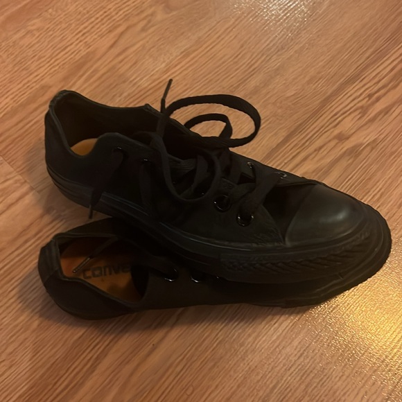 Converse barely wore!! - Picture 2 of 3